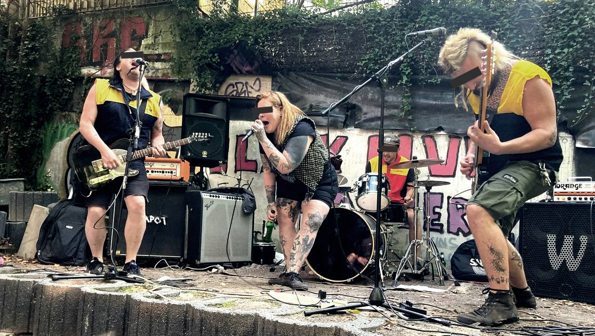 briefbombeband